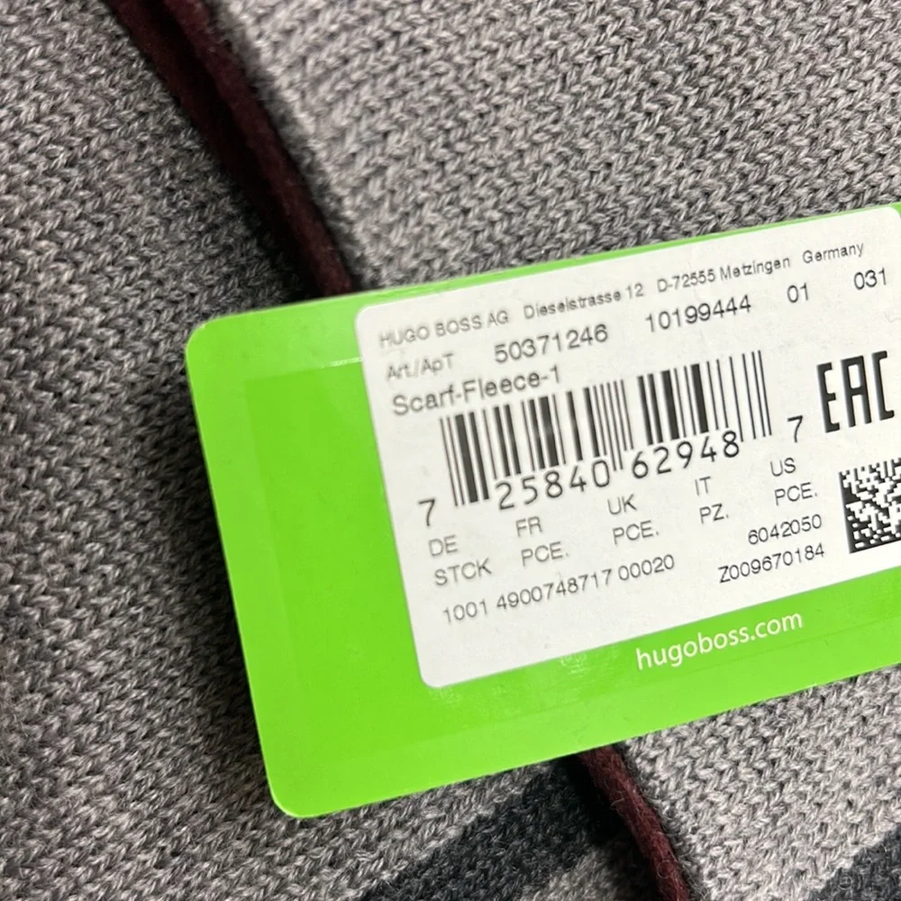 100% Authentic Hugo Boss Scarf Scarves Reversible Grey / Burgundy - NWT
